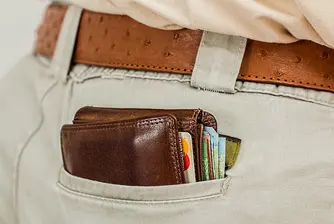 Защо е неправилно да носим портфейла си в задния джоб