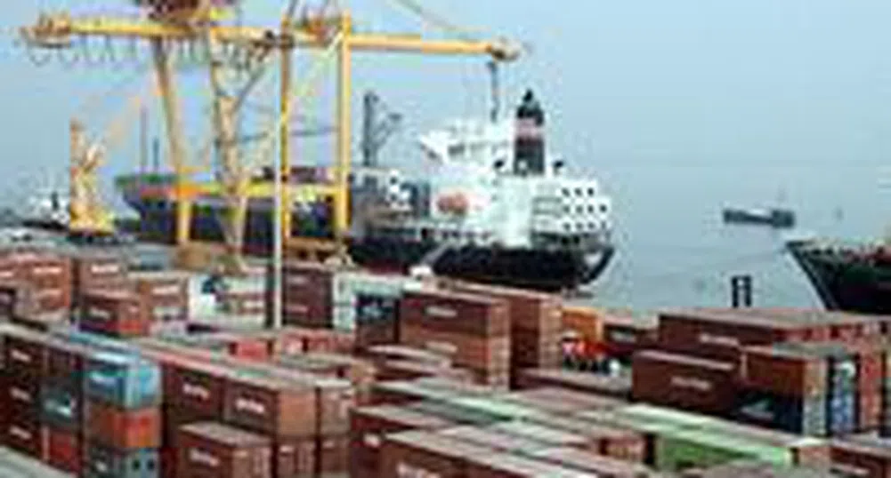 Търговският дефицит на САЩ с изненадващ спад през януари