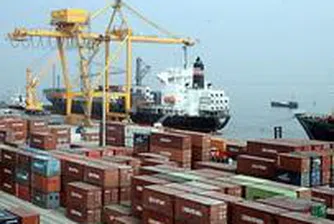 Търговският дефицит на САЩ с изненадващ спад през януари