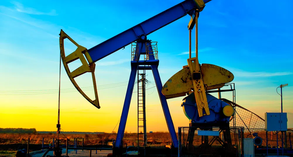 Компания дава пари на купувачите, за да вземат нейния петрол