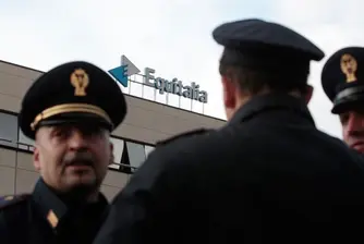 Нападатели нахлуха в сграда на италианските данъчни и взеха заложници