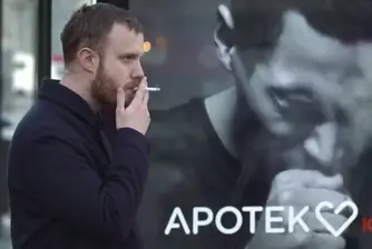 Билборд започва да кашля в присъствието на пушач