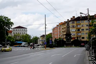 Крадци изнасят на части паметника на Левски