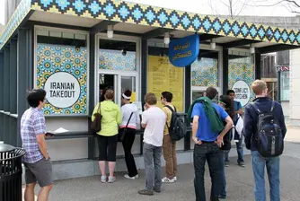 Кафене предлага специалитети от кухните на американските врагове