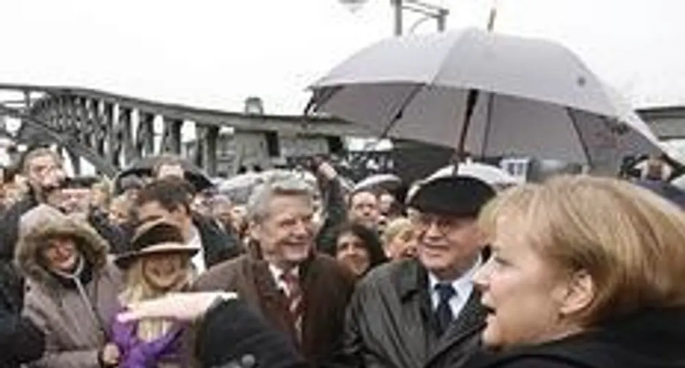 Световни лидери преминават през Бранденбургската врата
