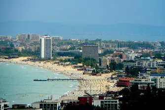 Събарят незаконни обекти в Слънчев бряг