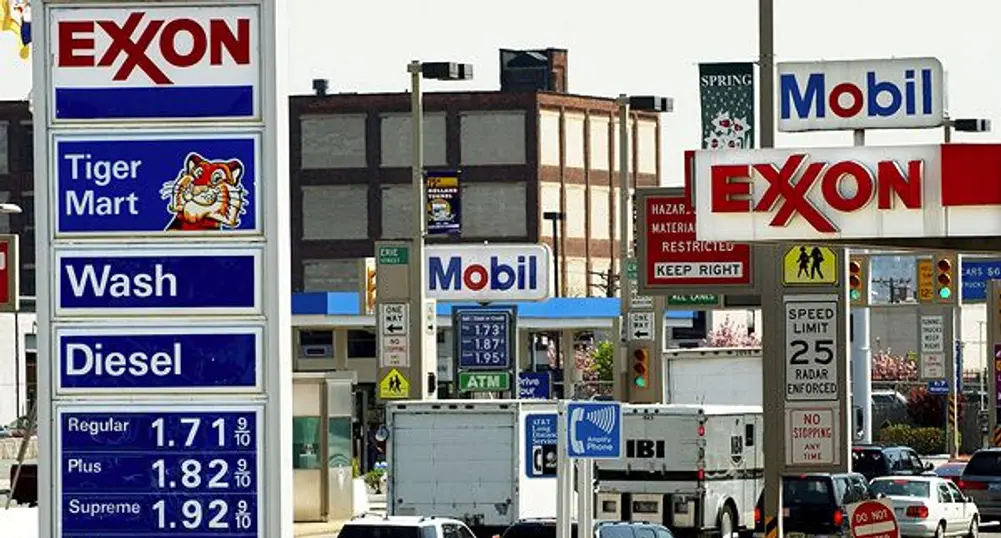 Bloomberg: България преговаря с ExxonMobil за проучване в спорен блок