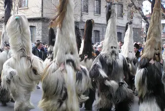 6 000 кукери на Сурва в Перник