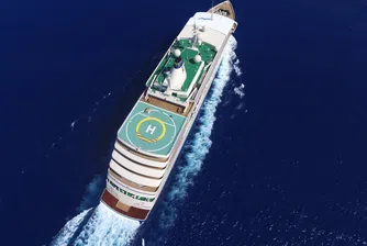 Доставиха огромна яхта на кралското семейство в Оман