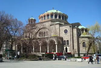 Започна първото косене на зелените площи в София