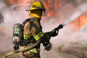 Голям пожар в мол уби трима души