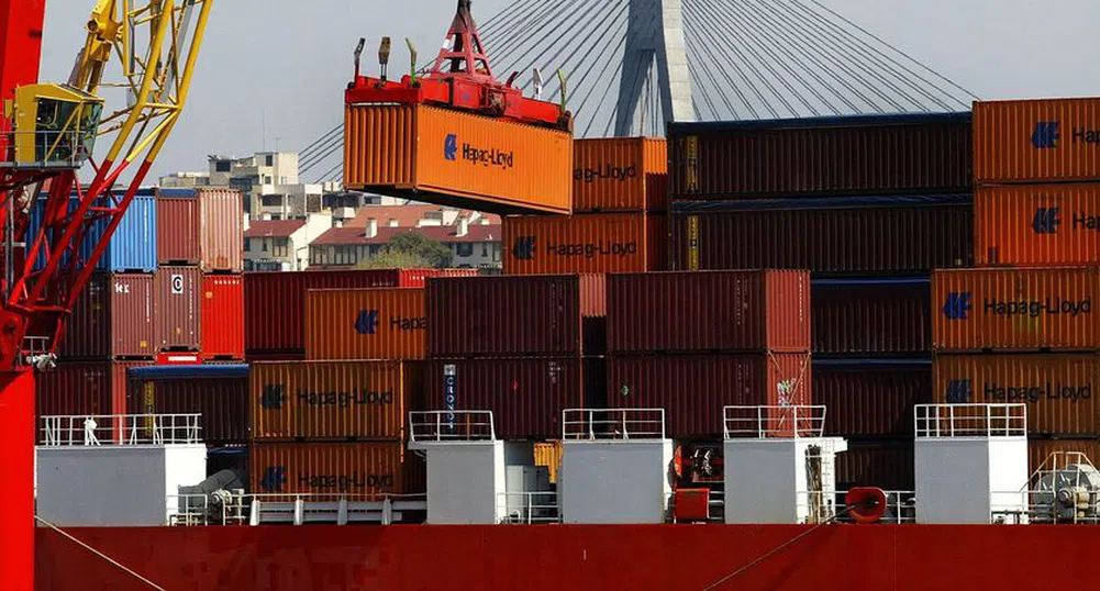 Търговският дефицит в САЩ с три и половина годишен минимум