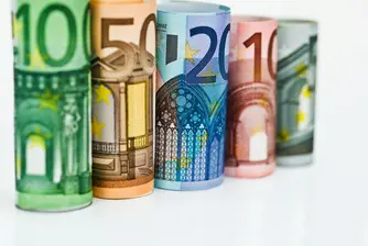 Текущата и капиталовата сметка на плюс до май