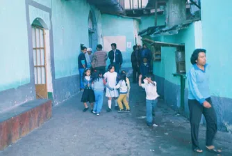 В този затвор деца се разхождат свободно и се произвежда дрога