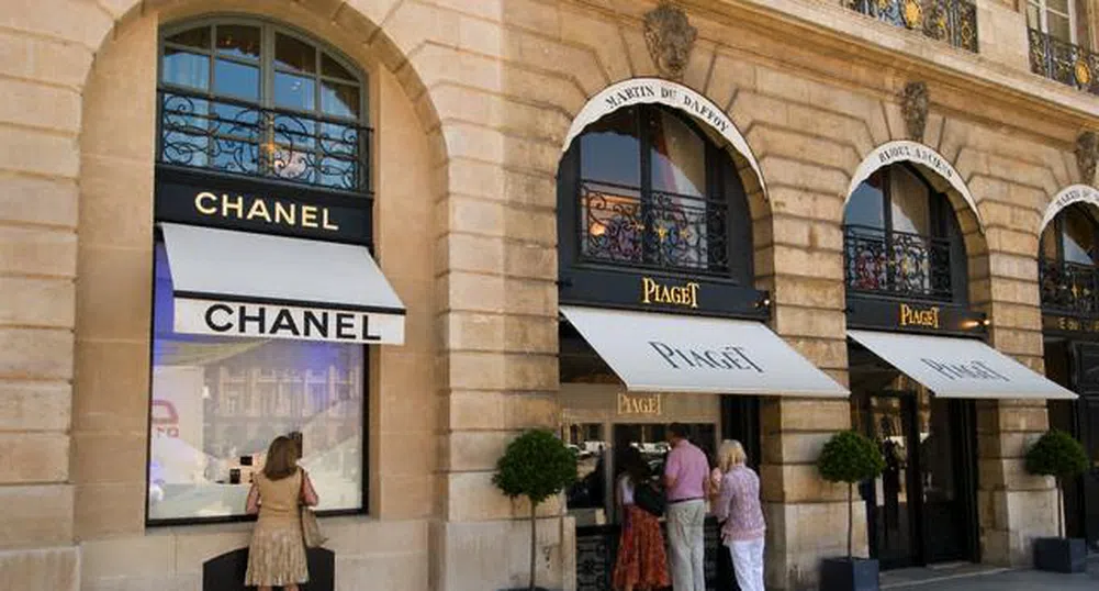 Китайците харчат най-много във френски бутици