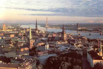 Икономиката на Латвия се сви с 18.4%