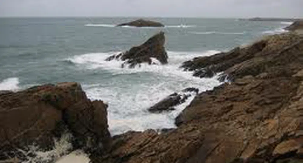 Арестуван за... събиране на камъчета по плажа