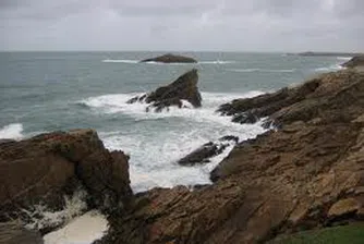 Арестуван за... събиране на камъчета по плажа