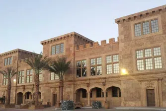 Най-голямата сграда от бирени бутилки в света