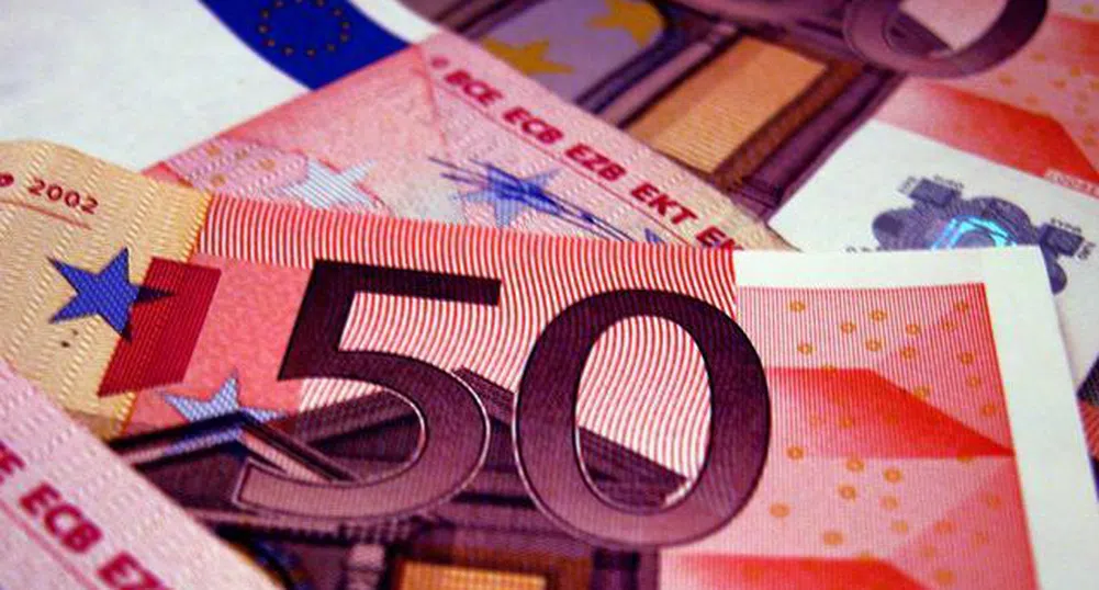 Еврото с 10-месечен минимум спрямо долара