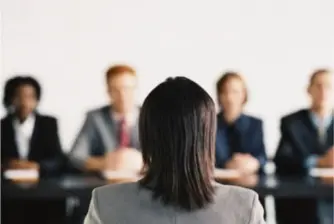 Расте оборотът в транспорта и услугите