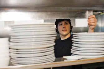 Дават 600 лв. за готвач на морето