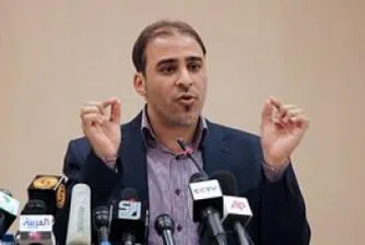 Хванаха говорителя на Кадафи, преоблечен като жена