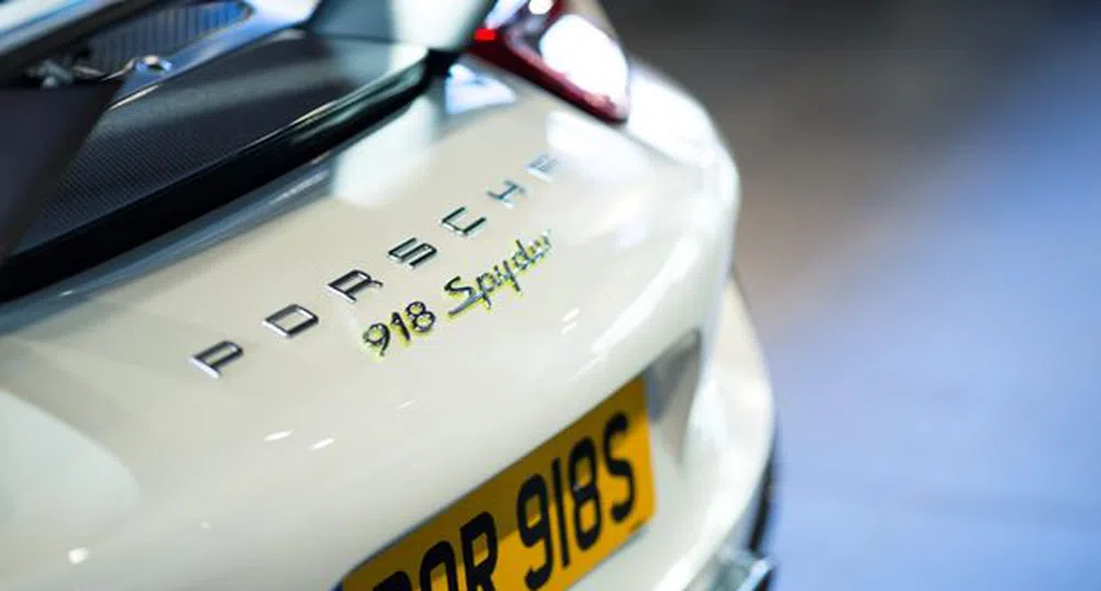 Британски милионер рани 26 души със своето Porsche