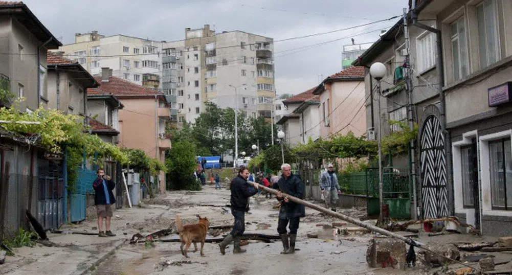 Падат къщи във Варна и Добрич