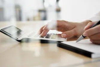 Финансовият сектор на плюс с изключение на здравното осигуряване