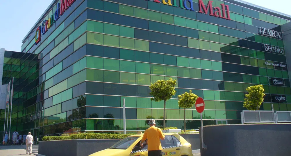 Втори мол във Варна закъса