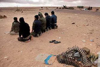 Войските на Кадафи взеха превес в сраженията в Либия