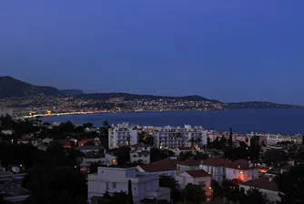 Нов терор във Франция, близо 80 жертви