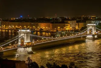 Полицаи - мишена на взрива в Будапеща