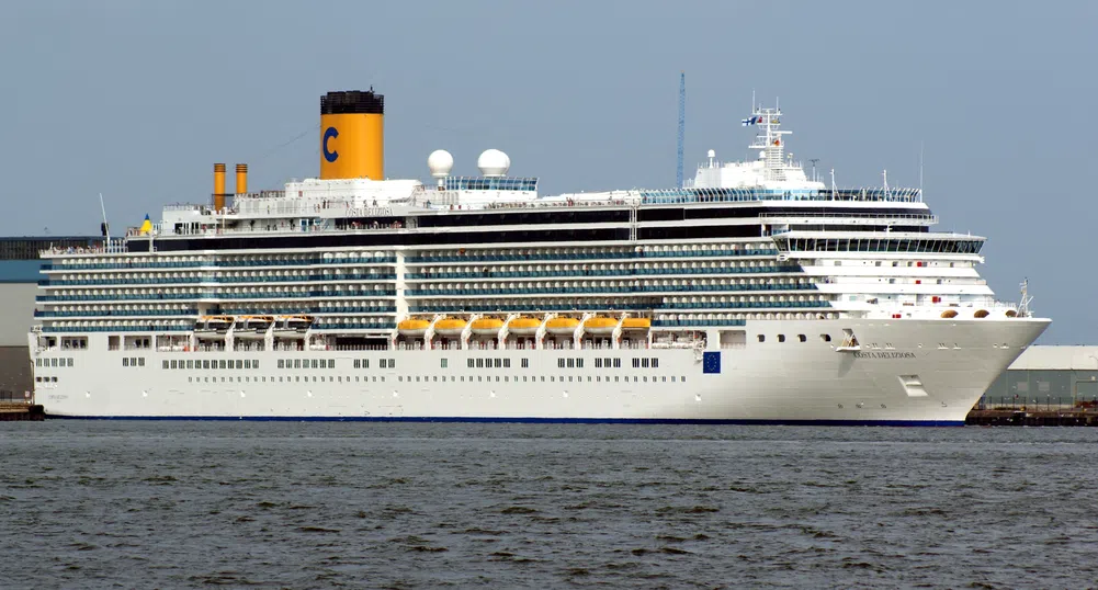 Най-големият лайнер, плавал в наши води, акостира в Бургас