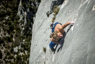 Да се катериш по 150-метрова скала без въжета