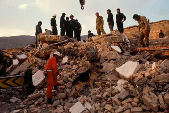 Жертвите на земетресенията в Иран вече са 250