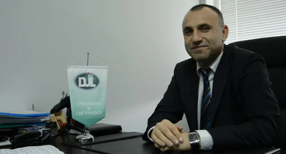 Зима, планина, спорт с Бул Инс