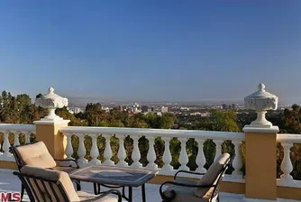 Къщата на За За Габор отново се продава (снимки)