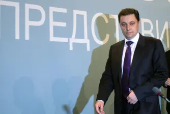 Янев: Oт 3 до 6 г. затвор за гласуване с чужда карта