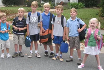 Близо 60 хиляди първолаци тръгват на училище