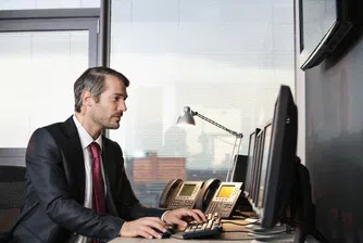 Седенето на бюро по цял ден увеличава риска от смърт с 15% за 4 г.