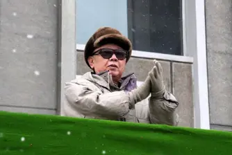 Ким Чен-ир подготвя предаването на властта на сина си