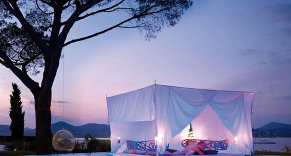 Легло в басейна