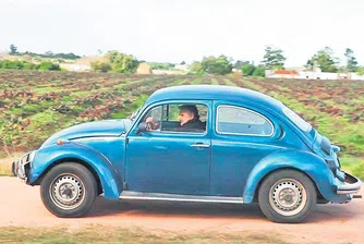 Най-бедният президент с оферта от 1 млн. долара за колата си