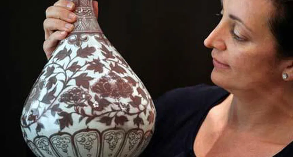 Ваза за половин милион паунда ползвана за чадър