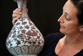 Ваза за половин милион паунда ползвана за чадър