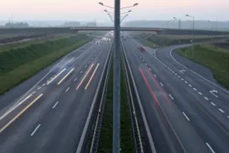 Утре ограничават движението на камионите от 14 до 20 часа