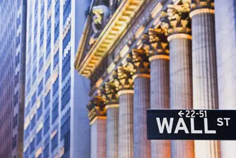 Dow Jones вчера за кратко падна под 10 000 пункта
