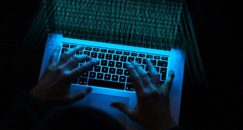 Хакери изключиха дистанционно двигателя на автомобил в движение